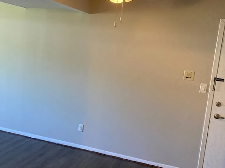 Hollow Hills Apartments — Photo 48