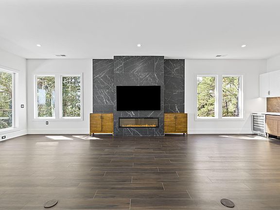 3rd image of 42 Enclave Pl