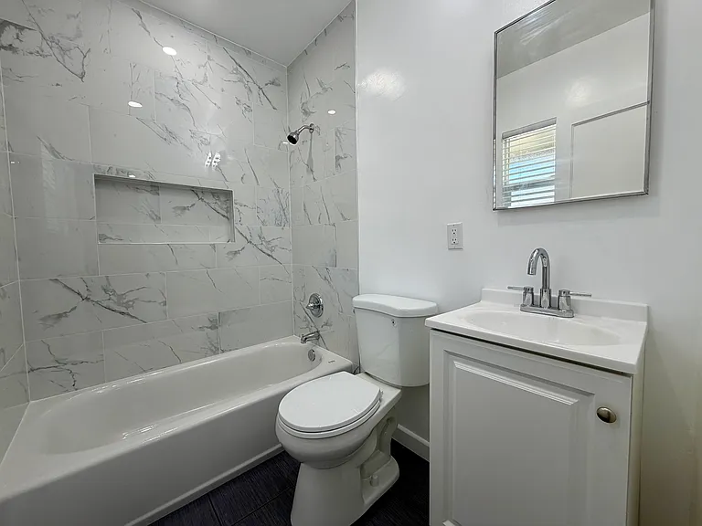160 Quincy Ave #E — Photo 9