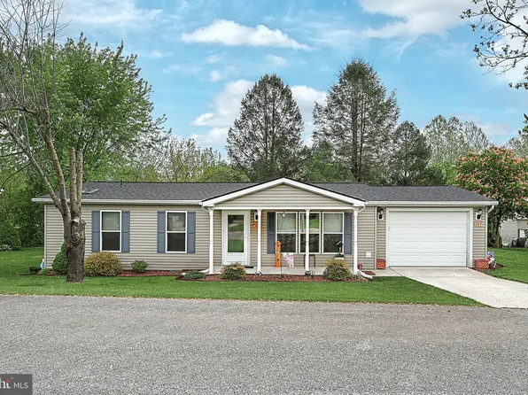 337 Crystal Creek Xing, Abbottstown, PA 17301