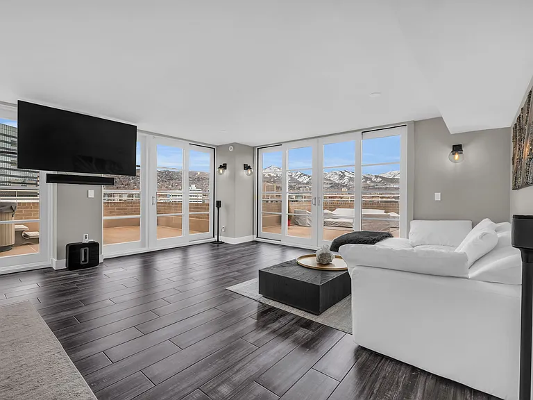 230 E Broadway S #1209 — Photo 1