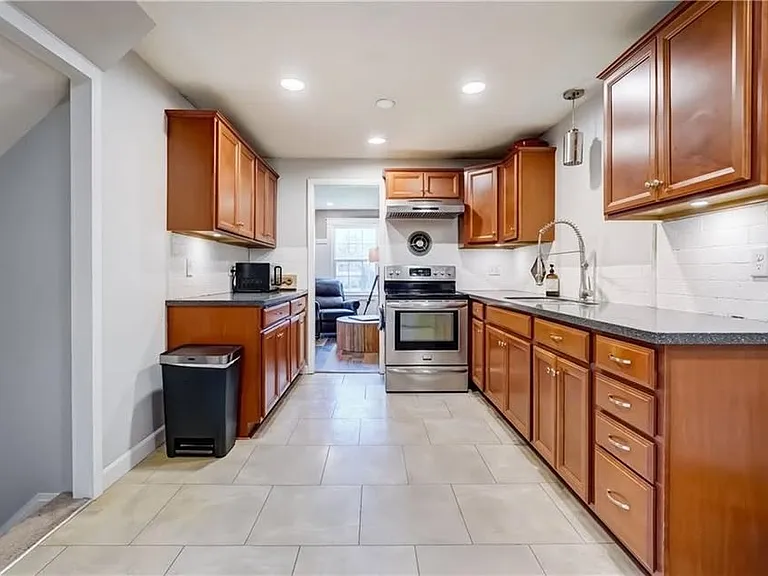 23 Fairview Dr — Photo 2
