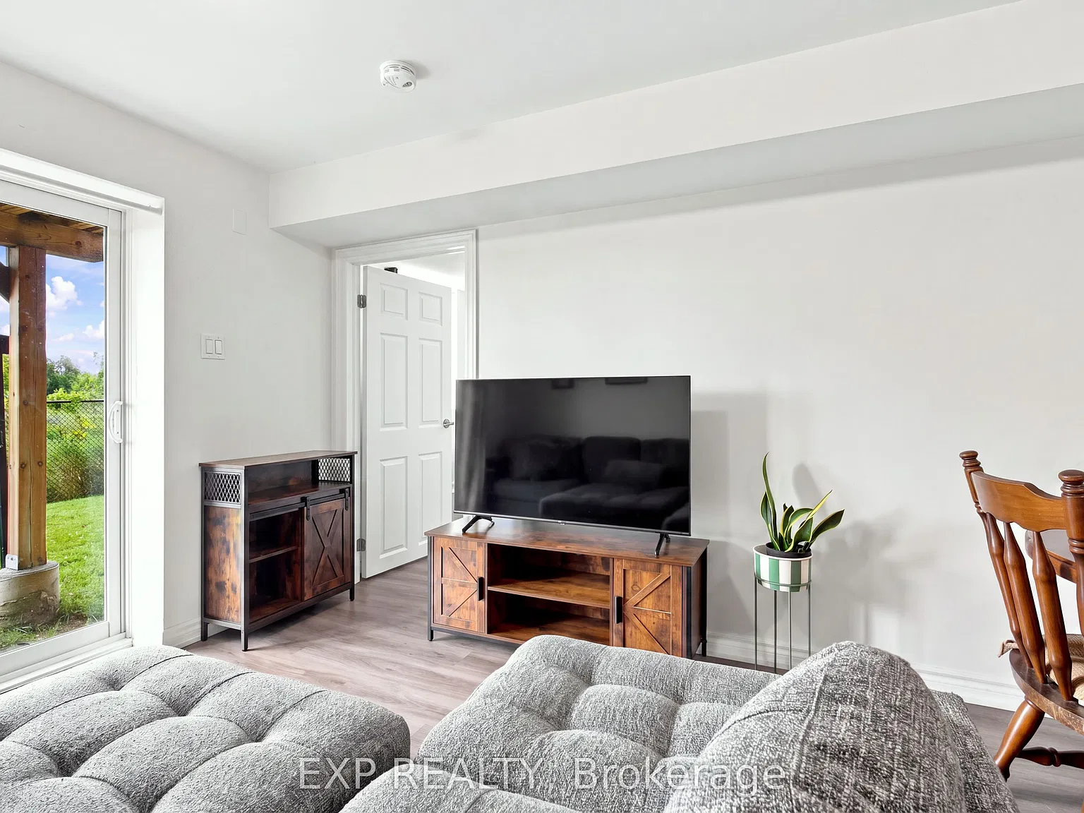 6 bed, $1,950 — Photo 4