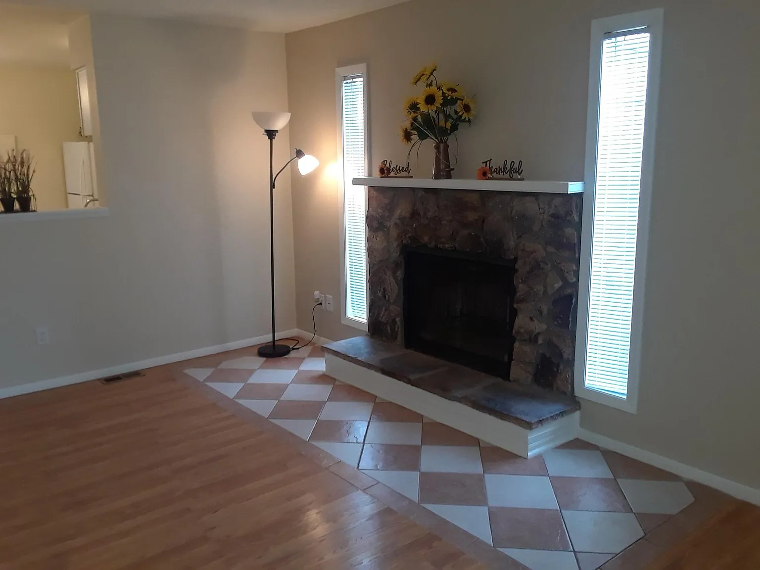 2 bed, 1.5 bath, 992 sqft, $1,405 — Photo 4