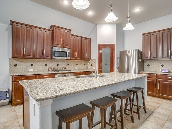 4th image of 961 Tara Dr