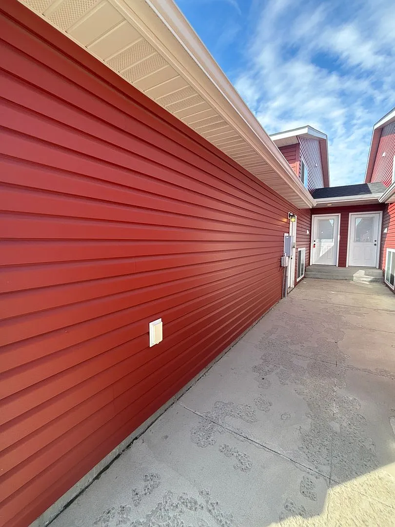 Spacious 3-Bedroom Townhome in West Fargo — Photo 2