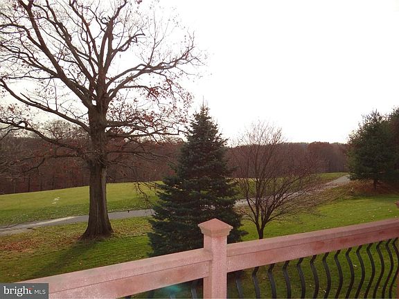4th image of 204 River Crest Dr