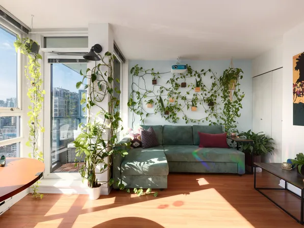 928 Beatty St #3001, Vancouver, BC V6Z 3G6