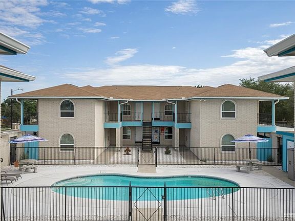 4th image of 2125 Kerria Ave #9
