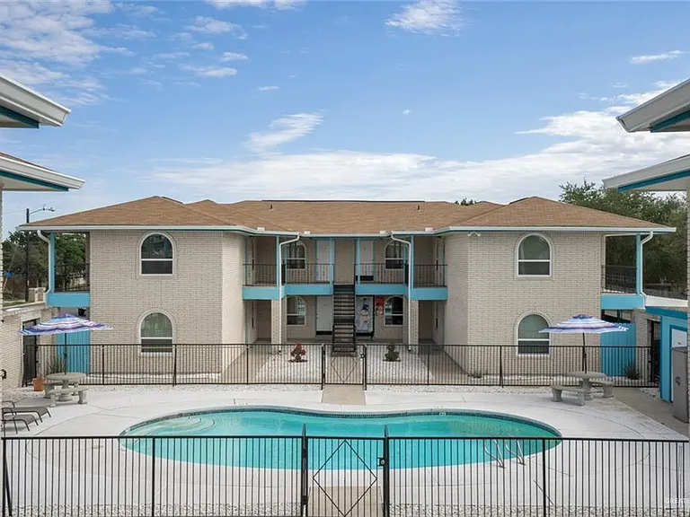 2125 Kerria Ave — Photo 4