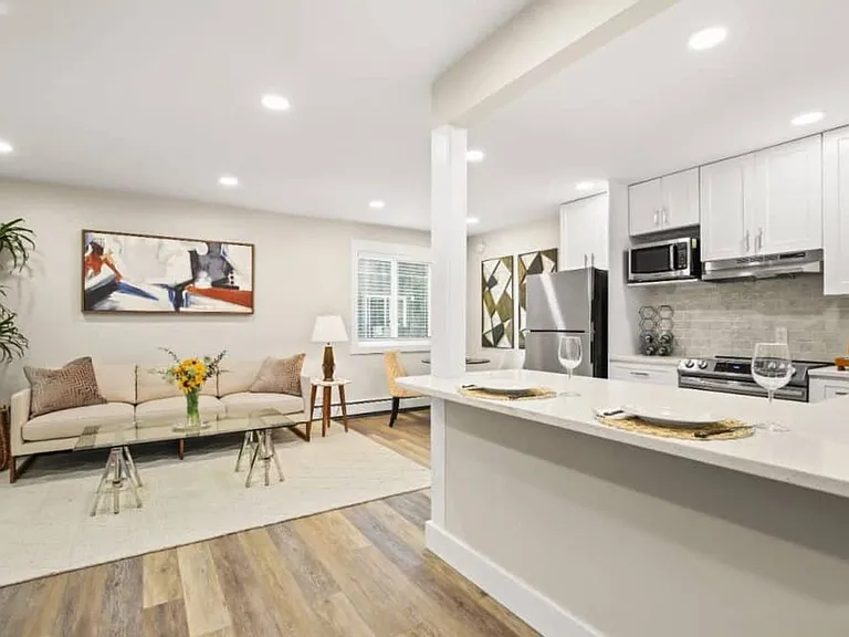 3527 Nottingham Ct #4 — Photo 3