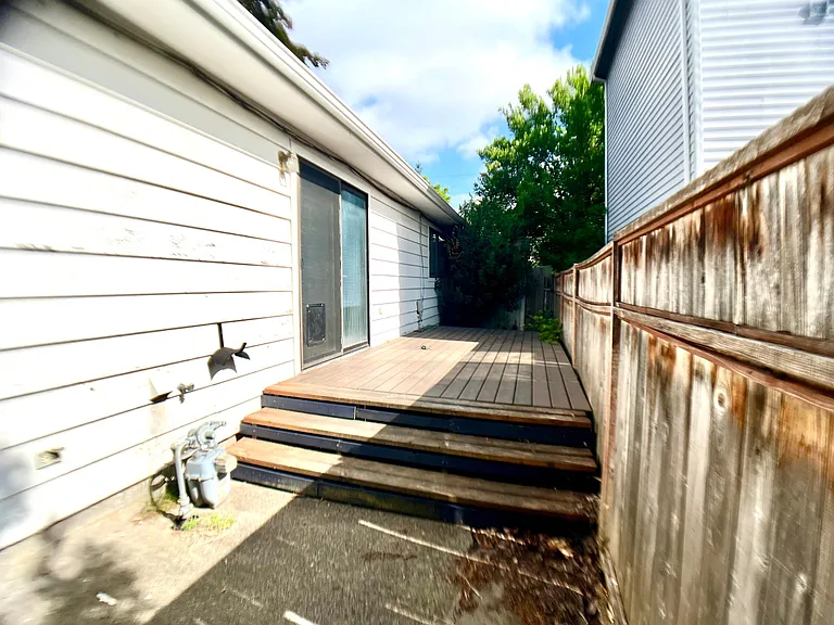 13942 SE Division St — Photo 31