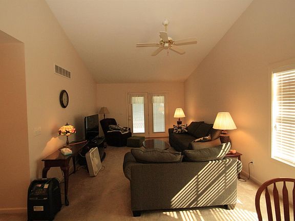 3rd image of 1885 S Pointe Dr