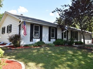 1821 Davis Ln, Waukesha, WI 53189