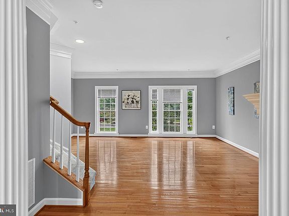 3rd image of 3848 Sugarloaf Pkwy