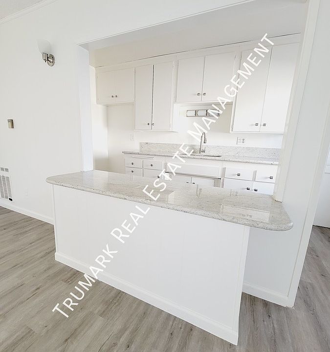 1st image of 1121 E Palmer Ave #3