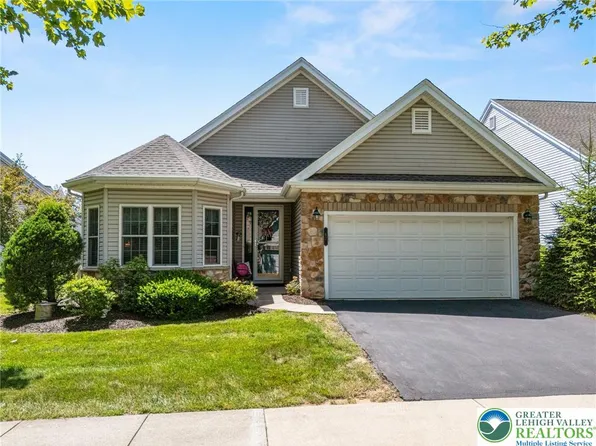 67 Glenmoor Cir S, Easton, PA 18045