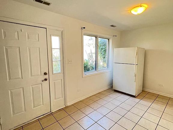 3rd image of 3811 S Maplewood Ave APT A2