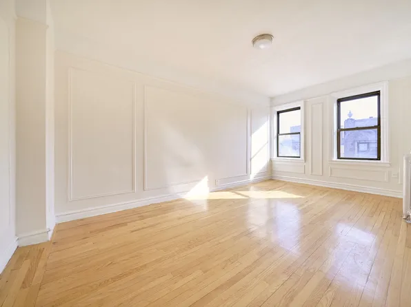 370 Ft Washington Avenue image 1 of 7