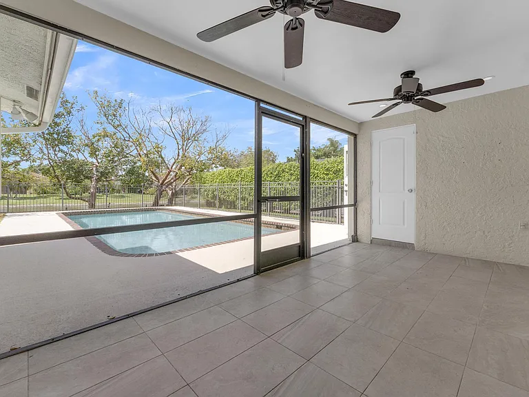 10084 Camelback Ln — Photo 13