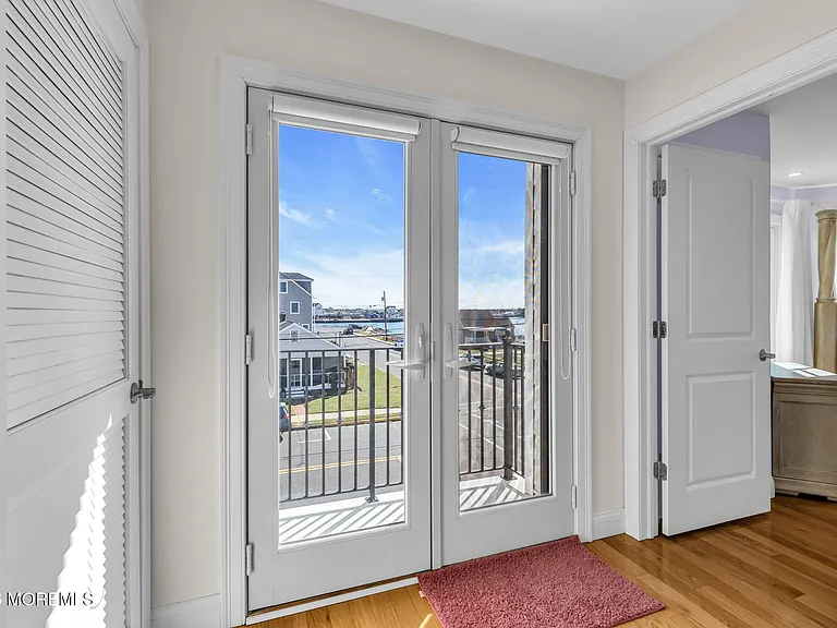 550 Whiting Ave — Photo 42