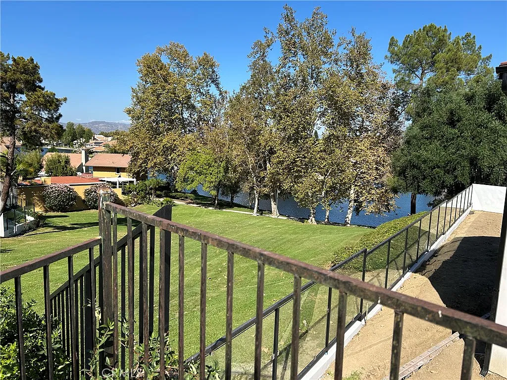3 bed, 1940 sqft, $7,900 — Photo 4