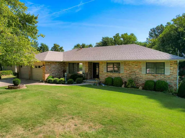 2305 El Camino St, Ponca City, OK 74604