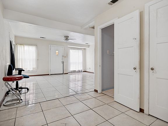 5th image of 408 W Montana Ave