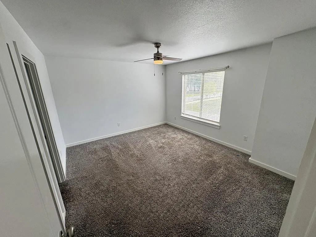 628 N College St — Photo 4