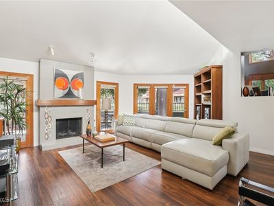 7315 Mission Hills Dr, Las Vegas, NV, 89113