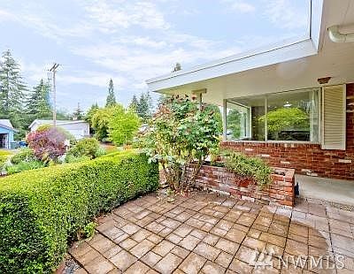 3rd image of 916 177th Ave NE