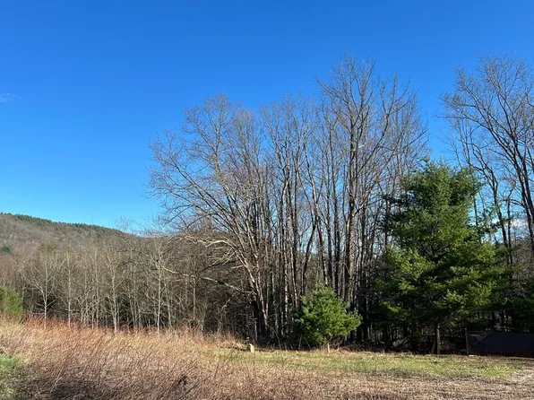 25 Deer Run, Becket, MA 01223