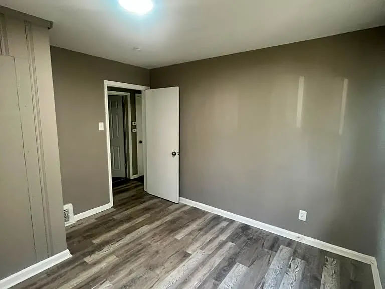 8000 Busiek Ave — Photo 8
