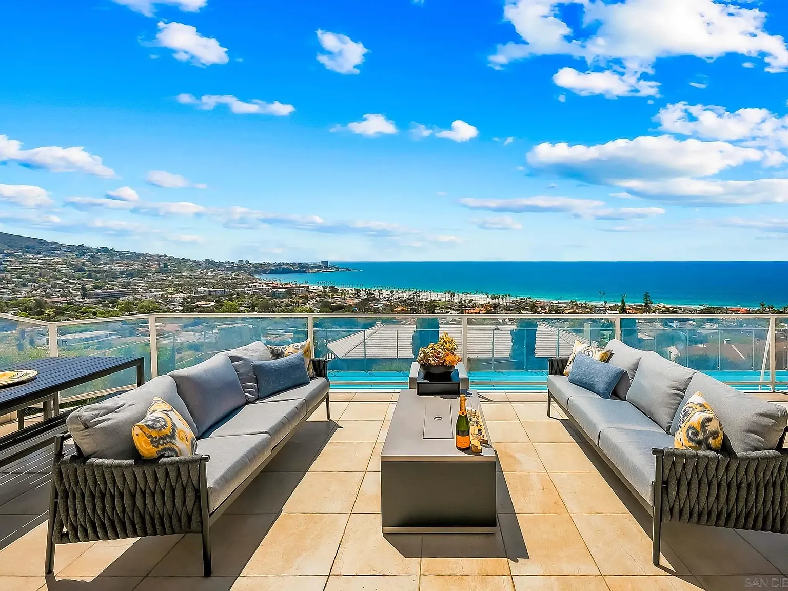 7 bed, 7.0 bath, 4533 sqft, $89,000 — Photo 2