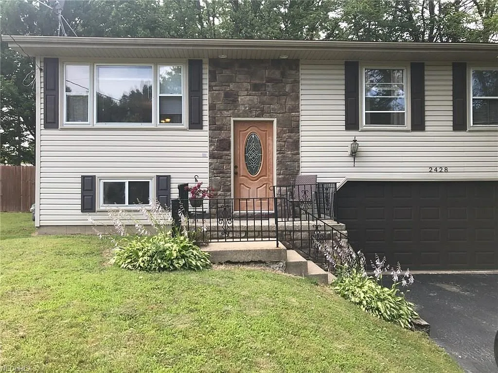 2428 Vollmer Dr photo 1