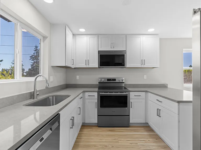 14204 Lake Hills Blvd #H — Photo 6