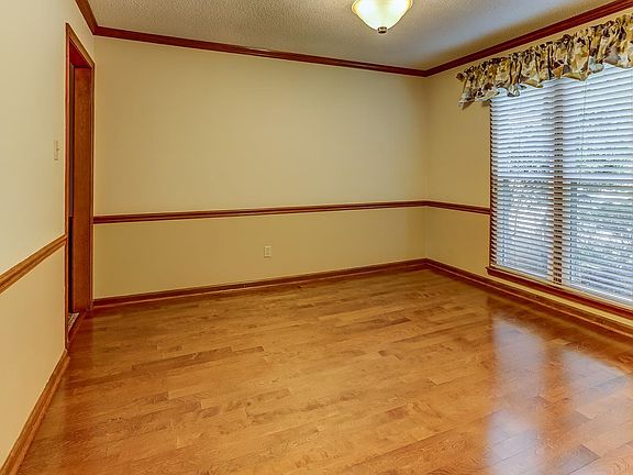 5th image of 8973 Hickory Trail Dr