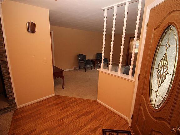 3rd image of 33 Fairfield Dr