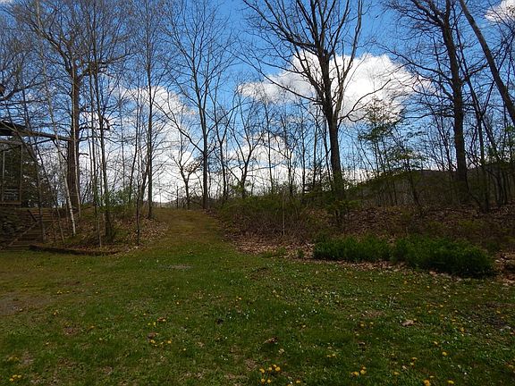 5th image of 16 Evergreen Dr