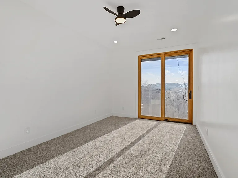 603 N Darwin St — Photo 22