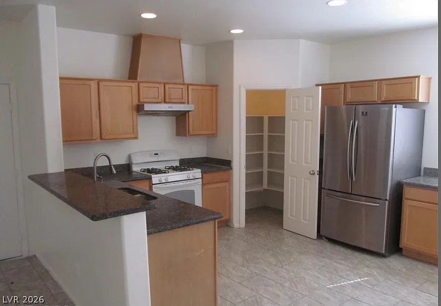 3 bed, 2.5 bath, 1768 sqft, $2,100 — Photo 4