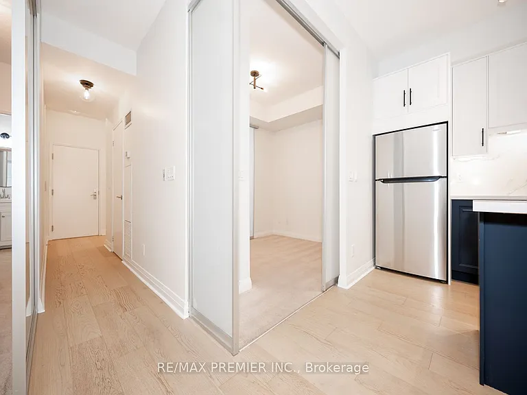 220 Victoria St #705 — Photo 9