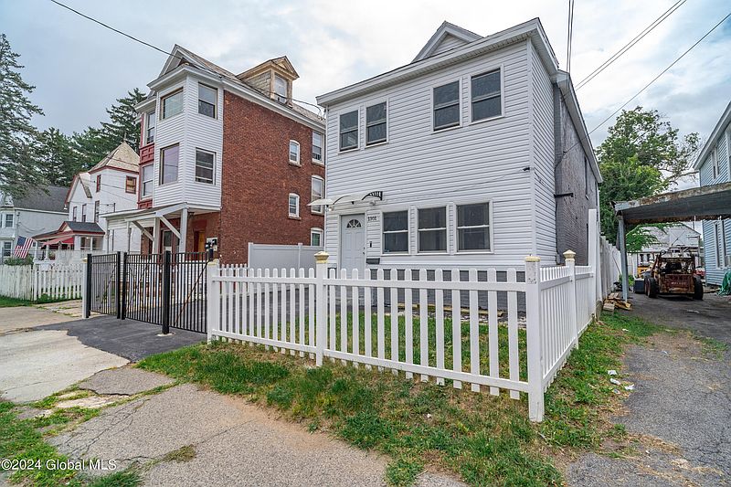 2nd image of 1301 3rd Avenue
