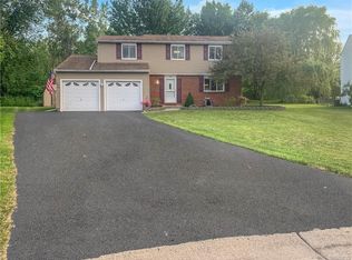 7111 Northview Dr, Lockport, NY 14094