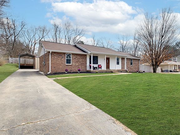 3rd image of 924 Denise Dr