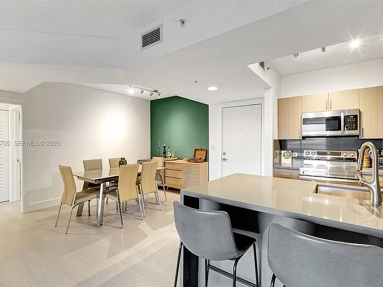 18800 NE 29th Ave #517 — Photo 9