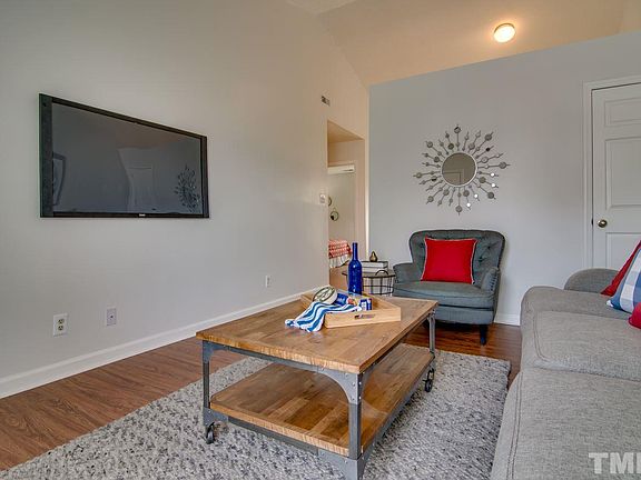 5th image of 2611 Camellia Dr