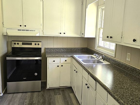 2nd image of 1227 Carter St