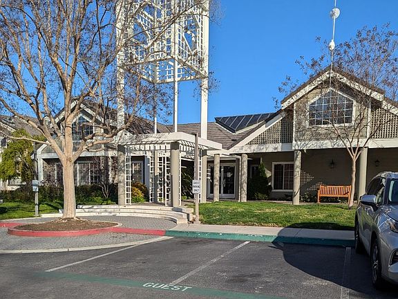 2nd image of 992 Lake Isabella Way