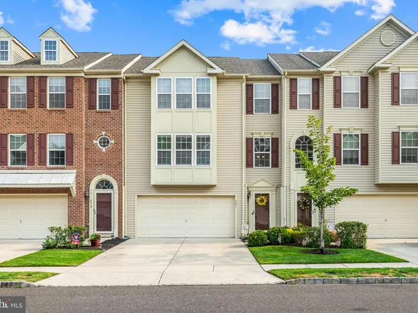 221 Nathan Dr, Cinnaminson, NJ 08077